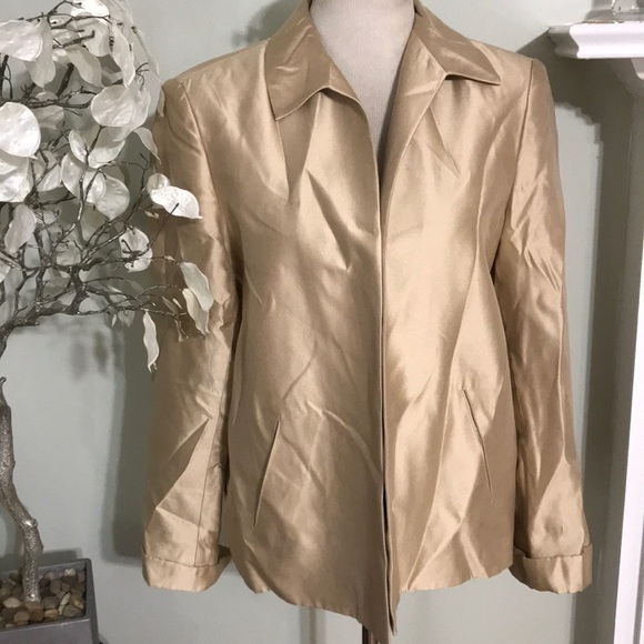 Dana Buchman Jackets & Blazers - DANA BUCHMAN SILK BLAZER